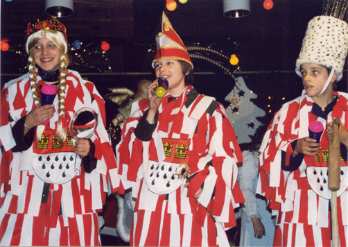 Die Kinder-Prinzengarde der Spellplatzlumpen auf der Kinder-Nikolausfeier 2003