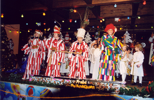 Die Kinder-Prinzengarde der Spellplatzlumpen auf der Kinder-Nikolausfeier 2003